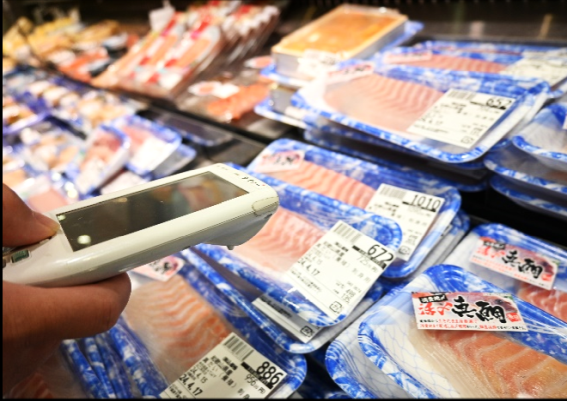 イオンリテール、AIで食品ロス削減を強化、値引き販売システム「AIカカク」を全生鮮部門に拡大