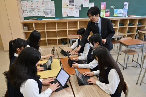富山国際大学付属高等学校が、mobiconnectで生徒用iPadの管理を効率化
