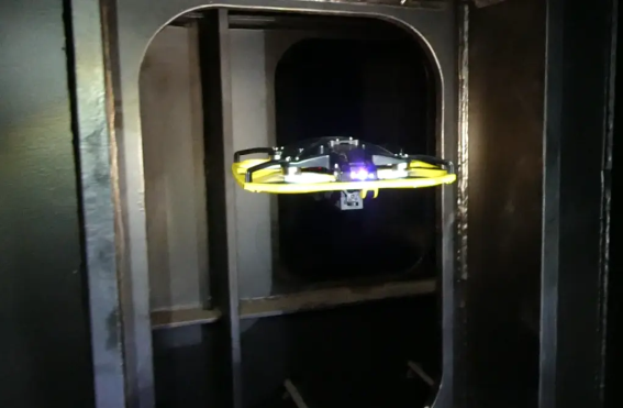 ネクスコ・エンジニアリング北海道、狭所点検ドローンで橋梁点検の夜間規制を4割削減