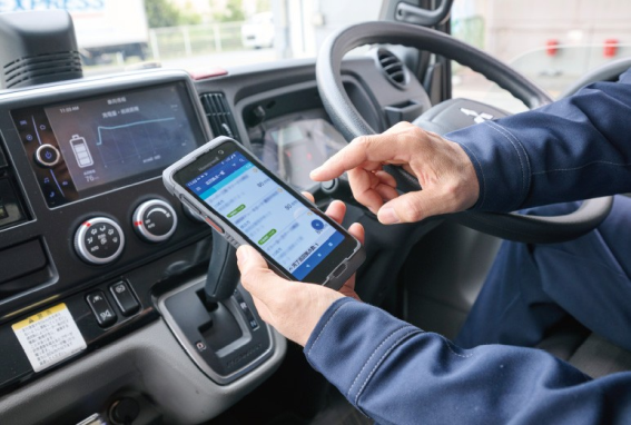 ロジスティクス・ネットワーク、配送管理デジタル化で問い合わせ対応時間を6分の1に削減