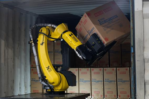 サンワサプライ、AIロボットで荷降ろしを自動化 西日本拠点で処理能力15%向上