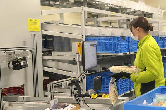 池田商店、仕分けロボット連携で冷凍倉庫作業を3分の1に削減